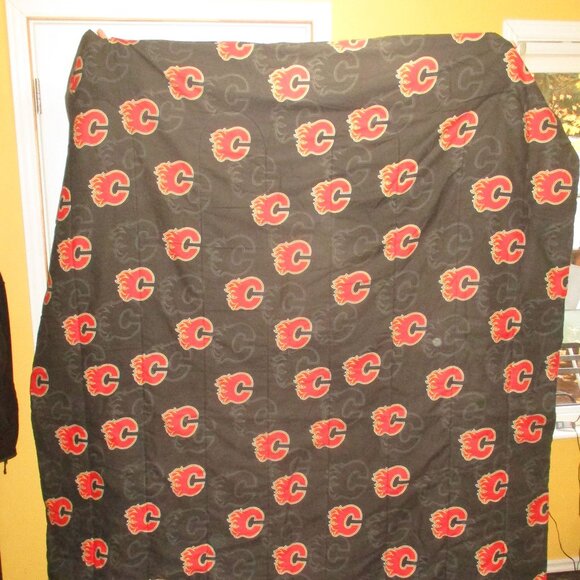 Calgary FLAMES NHL Hockey Blacket/Comforter 84" x 62" - Picture 3 of 8